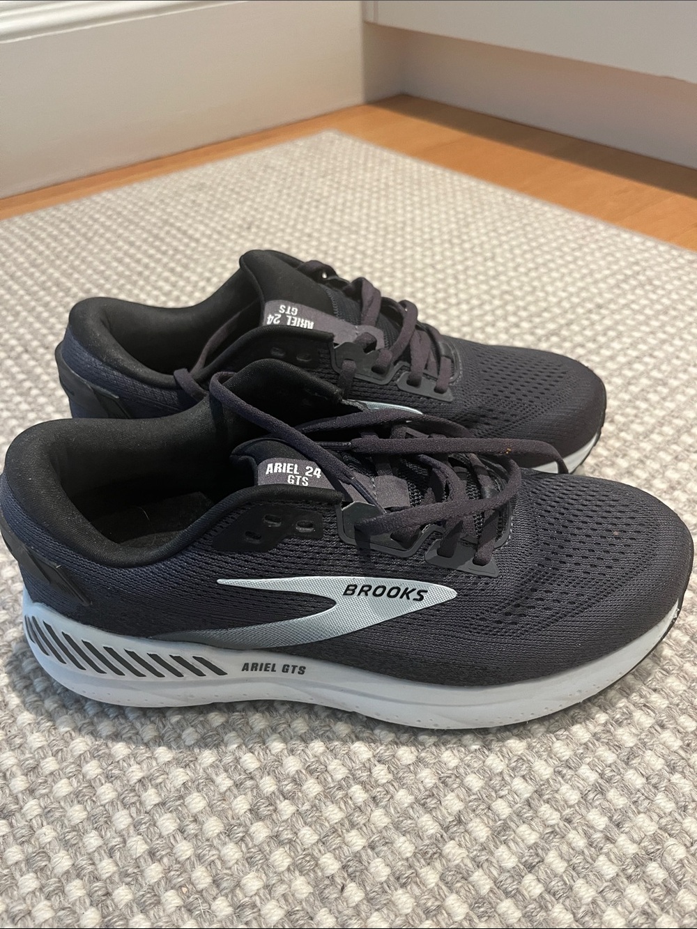Brooks Ariel GTS Running Shoes – Black/Gray – Women’s Size 10